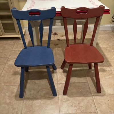 LOT 143: Vintage Enamel Top Table w/Two Side-out Extensions