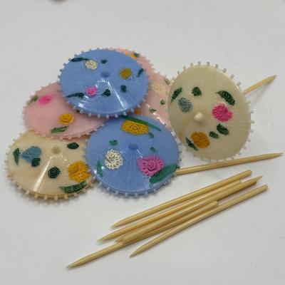 LOT 144: Collection of Miniatures