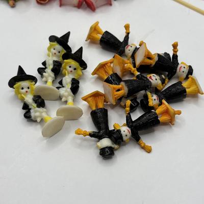 LOT 144: Collection of Miniatures