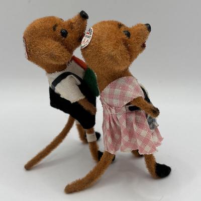 LOT 145: Vintage Wagner Kunstler Schütz Flocked Animal Figures & a Baby Flocked Deer