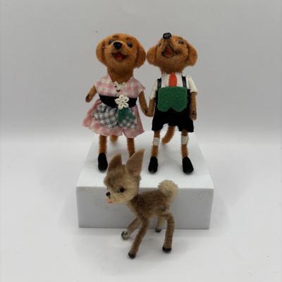 LOT 145: Vintage Wagner Kunstler Schütz Flocked Animal Figures & a Baby Flocked Deer