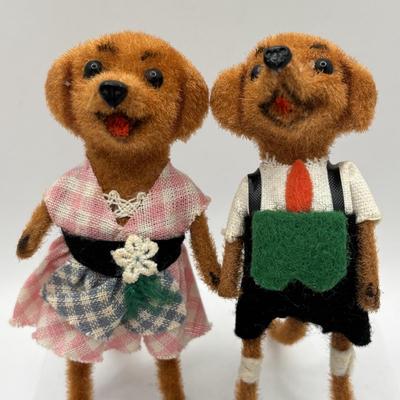 LOT 145: Vintage Wagner Kunstler Schütz Flocked Animal Figures & a Baby Flocked Deer