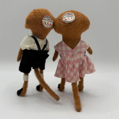 LOT 145: Vintage Wagner Kunstler Schütz Flocked Animal Figures & a Baby Flocked Deer