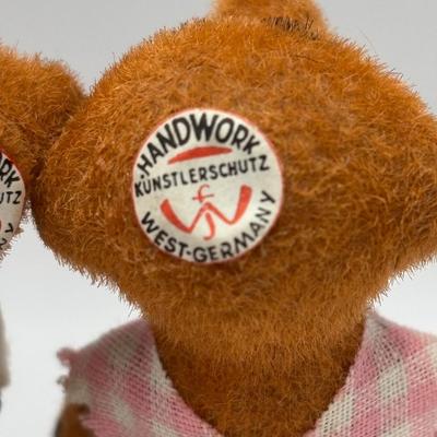 LOT 145: Vintage Wagner Kunstler Schütz Flocked Animal Figures & a Baby Flocked Deer