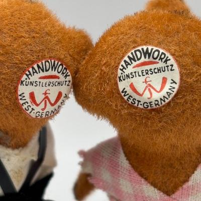 LOT 145: Vintage Wagner Kunstler Schütz Flocked Animal Figures & a Baby Flocked Deer