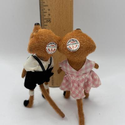 LOT 145: Vintage Wagner Kunstler Schütz Flocked Animal Figures & a Baby Flocked Deer