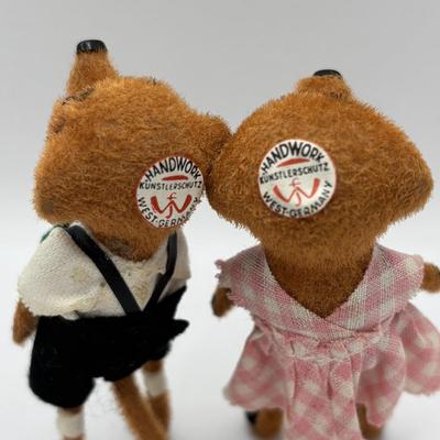 LOT 145: Vintage Wagner Kunstler Schütz Flocked Animal Figures & a Baby Flocked Deer