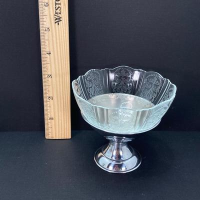 LOT 163: Vintage Blue Bell Windsor Bev Co Made in Czechoslovakia Glass Seltzer Bottle with Drinking Glasses and Dessert Cups