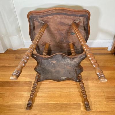 LOT 178: Vintage Carved Wood Cork Screw Twisted Spindle Side Table