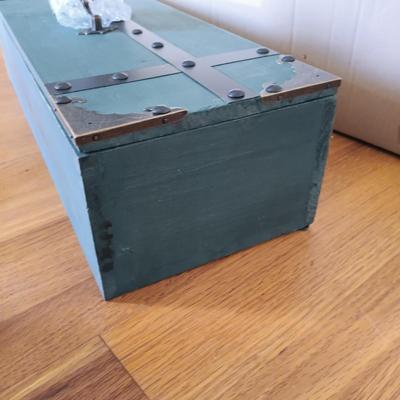 LOT 193: Home Decor Collection - Kate Spade Writing Set, William Sonoma Throw Pillows, Photo Albums & More