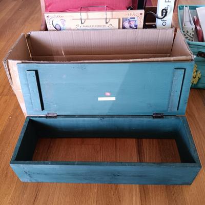 LOT 193: Home Decor Collection - Kate Spade Writing Set, William Sonoma Throw Pillows, Photo Albums & More