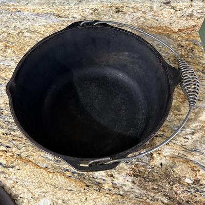 Lodge Cast Iron Dutch Oven (K-SF)