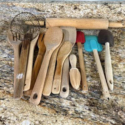 23 Wooden Utensils and Hall Crock (K-SF)