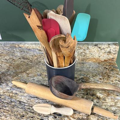 23 Wooden Utensils and Hall Crock (K-SF)