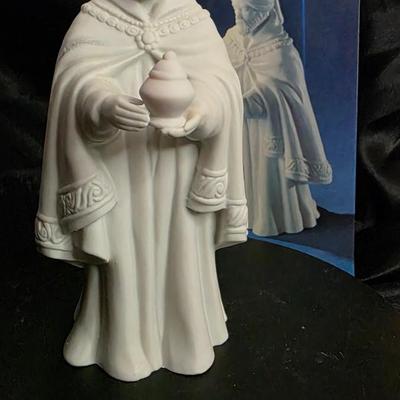 1981 Avon Exclusive Nativity Figurine – The Magi Bearing Gifts (Balthazar)