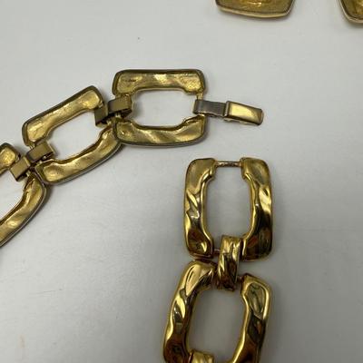 Four sets including Larimar and Sodalite (ST-SS)