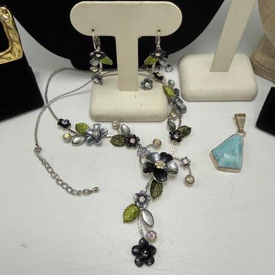 Four sets including Larimar and Sodalite (ST-SS)