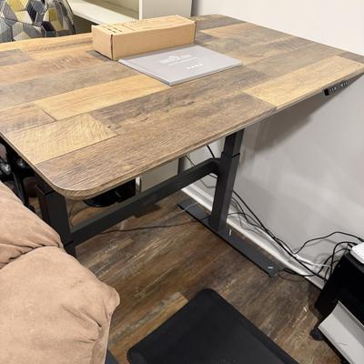 VARIDESK Adjustable Height Electric Standing Desk (BLR-MG)