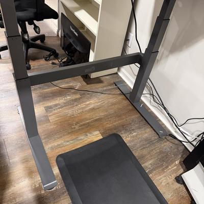 VARIDESK Adjustable Height Electric Standing Desk (BLR-MG)