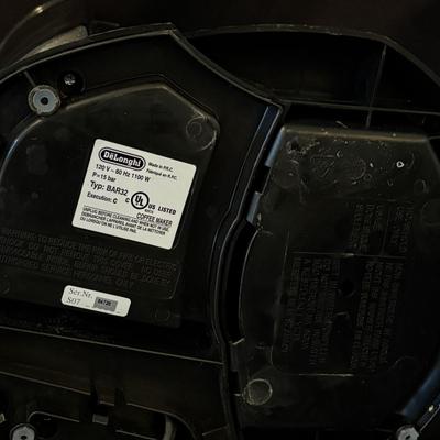 Delonghi Espresso Maker and Cups (K-SF)