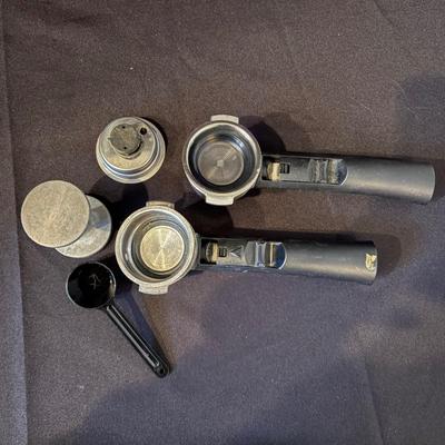 Delonghi Espresso Maker and Cups (K-SF)