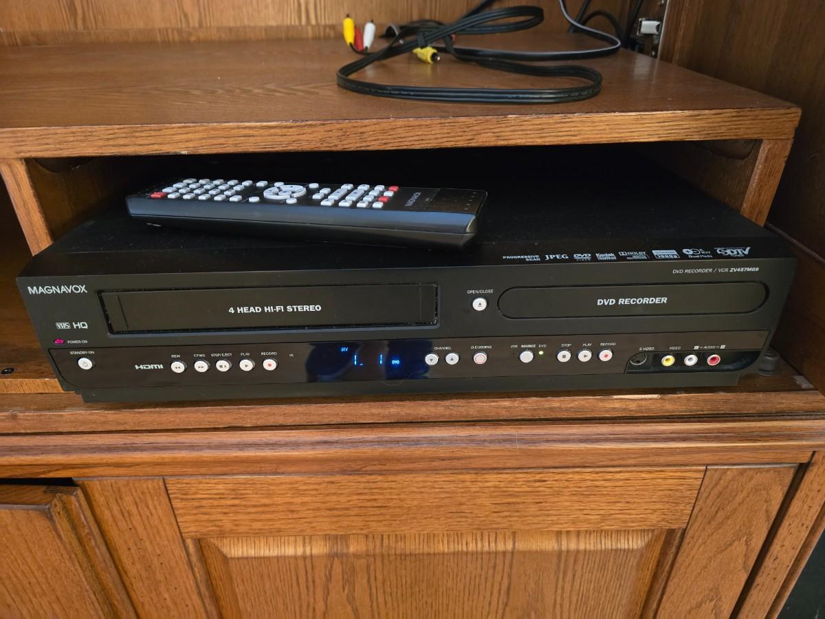 Magnavox dvd , vcr combo | EstateSales.org