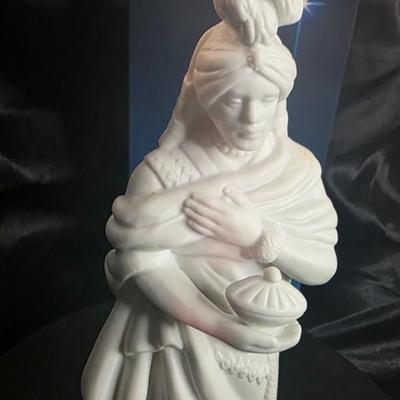 Vintage AVON Nativity Figure – The Magi Kaspar – Porcelain Wise Man with Gift Vessel – 1980s