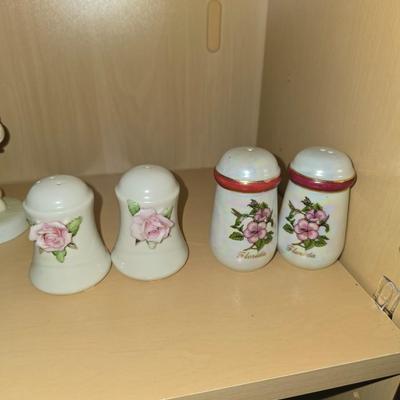 Salt and pepper set