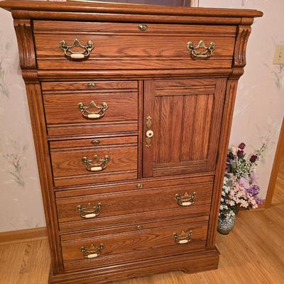 Chest of Drawers/Armoire