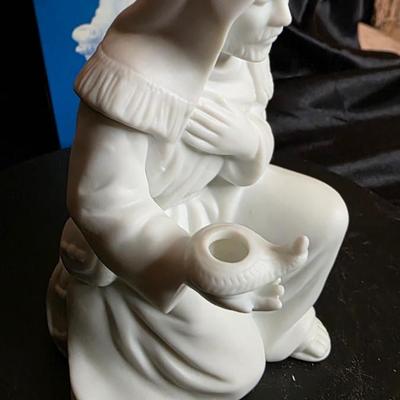 Avon Nativity – “The Innkeeper” Matte Bisque Porcelain Figurine with Box