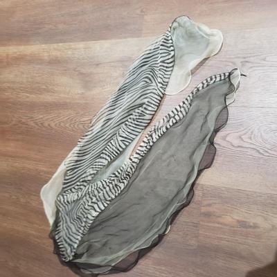 LOT 232MBL: Variety of Ladies Scarves-Different Sizes & Material