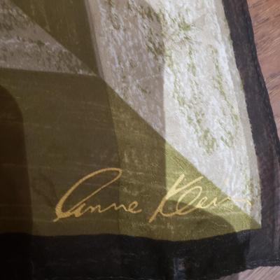 LOT 232MBL: Variety of Ladies Scarves-Different Sizes & Material