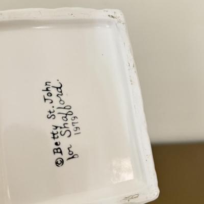 LOT 260F: The Cookie Bag Ceramic Cookie Jar, Paper Bag Kitchen Caddy & Herbes de Provence Jar