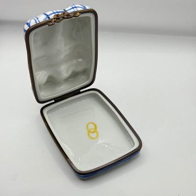 LOT 294F: Limoges France Rochard Porcelain Sleeping Couple Trinket Box