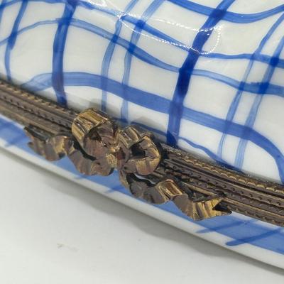 LOT 294F: Limoges France Rochard Porcelain Sleeping Couple Trinket Box