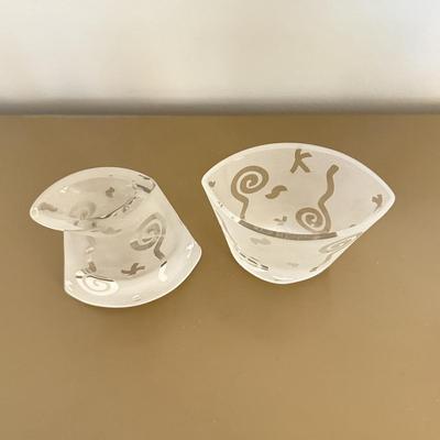 LOT 296F: Robert McCandless Signed Frosted Sugar Bowl & Creamer w/ Frosted Glass Vase