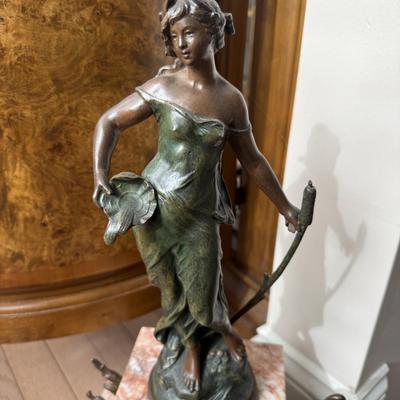 LOT 300L: Antique 19th Century French Marble and Brass Mantel Clock