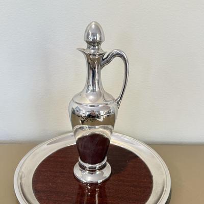 LOT 425L: Vintage Crescent Decanter Set
