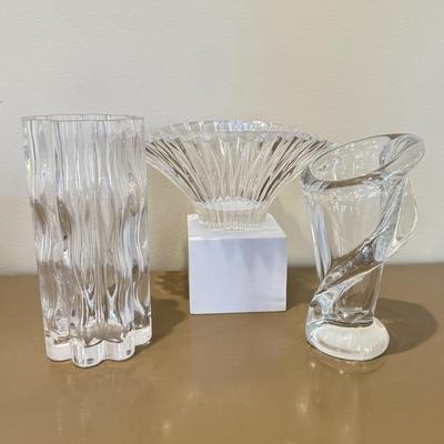 LOT 430F: Art Vannes Le Chatel Calla Lily Vase, Signed Vase & More