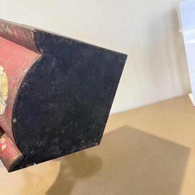 LOT 433L: Vintage Metal Scale & Cayenne Tin Box