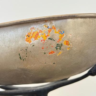 LOT 433L: Vintage Metal Scale & Cayenne Tin Box