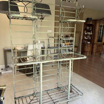 LOT 466K: Green Metal Outdoor Plant Stand / Garden Bench