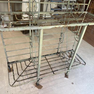 LOT 466K: Green Metal Outdoor Plant Stand / Garden Bench
