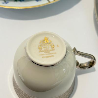 LOT 467F: Fine China: Wedgwood, Haviland Limoges & More