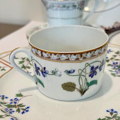 LOT 467F: Fine China: Wedgwood, Haviland Limoges & More