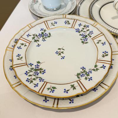 LOT 467F: Fine China: Wedgwood, Haviland Limoges & More