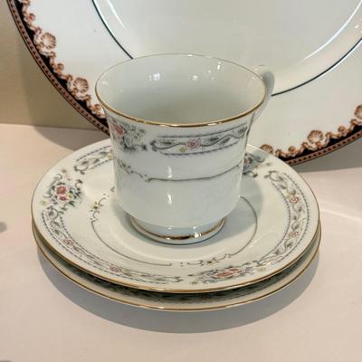 LOT 467F: Fine China: Wedgwood, Haviland Limoges & More