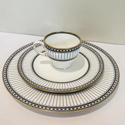 LOT 467F: Fine China: Wedgwood, Haviland Limoges & More