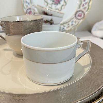 LOT 467F: Fine China: Wedgwood, Haviland Limoges & More