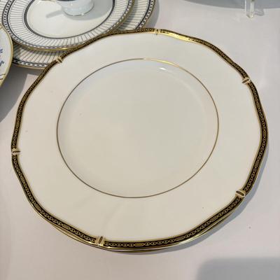 LOT 467F: Fine China: Wedgwood, Haviland Limoges & More